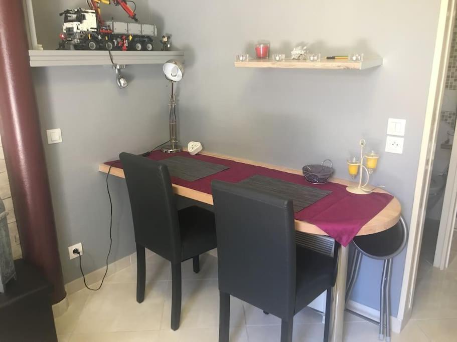 Studio Ideal Pour Deux Voyageurs Sur Marseille Bagian luar foto
